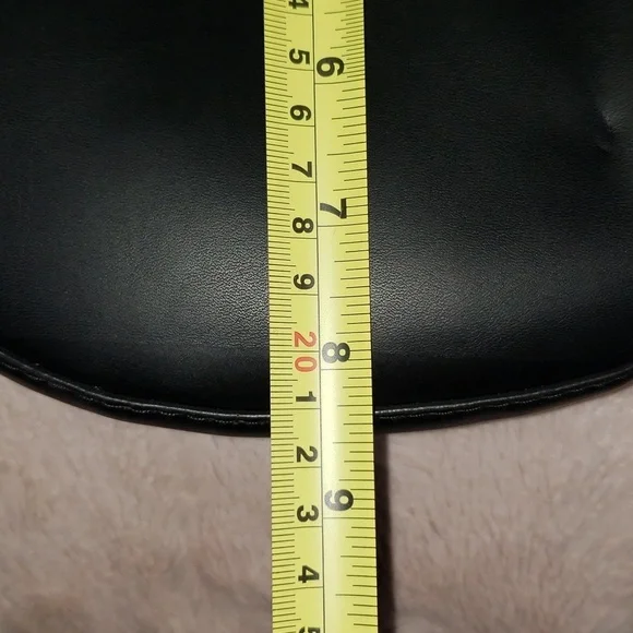 NEW- Small Faux Leather Cluth/ Purse - Picture 8 of 8